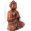 La grande statua del Buddha seduto con le mani giunte in legno, deco-buddista.