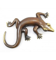 Salamander gecko margouillat wall in bronze. Handicrafts from Bali.