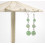 Espositore per orecchini a forma di ombrellone in legno massello bianco ceruse con gioielli